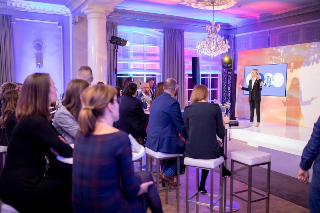 Alicja Szaraniec speaking on stage at a business event