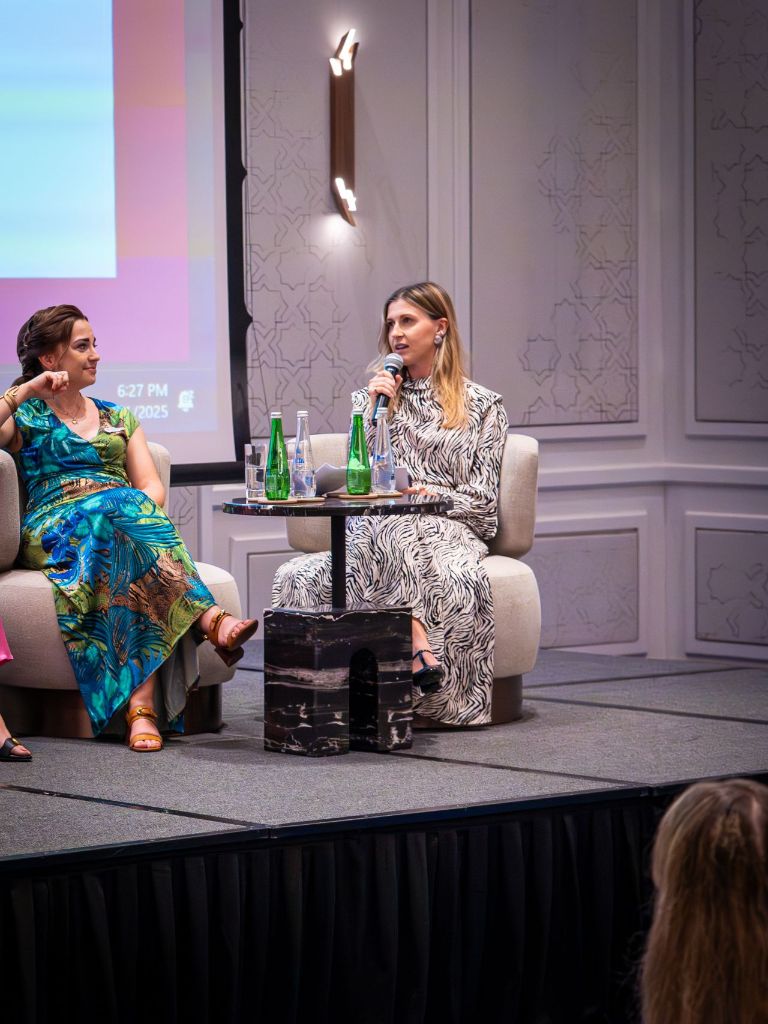 Alicja Szaraniec Speaking at Conference